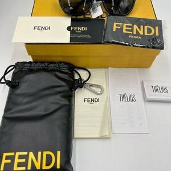 Unisex Fendi cat eye sunglasses made in Italy NWT - Picture 2 of 9
